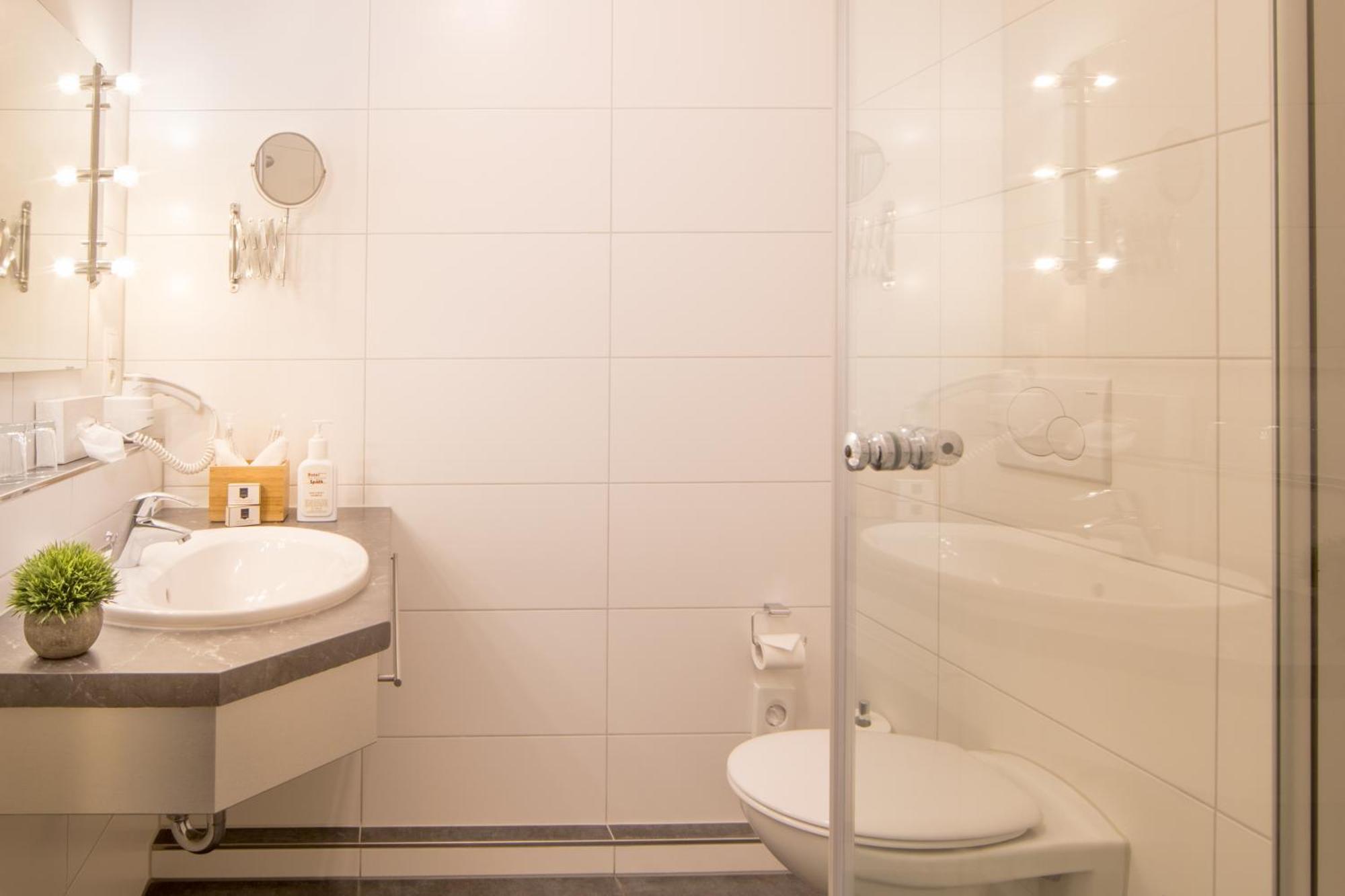 Hotel Am Kurpark Spaeth Бад-Виндсхайм Экстерьер фото